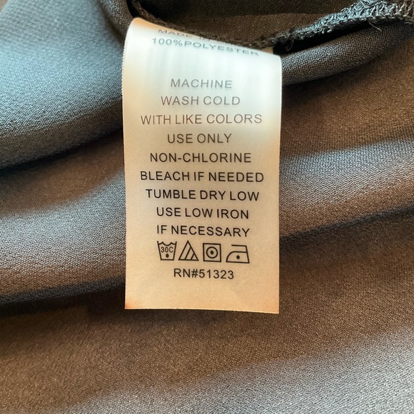 NWOT Vince Camuto Short-Sleeve Floral-Print Tunic, Black/White - Picture 7 of 7